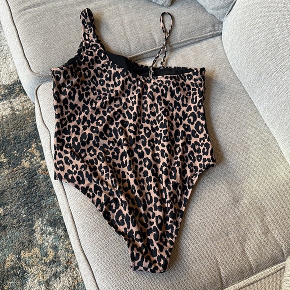 Cheetah Swim Suit! Size 3XL - Picture 3 of 4